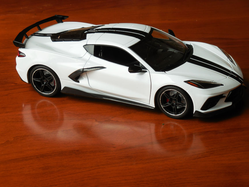 mode three quarter front c8