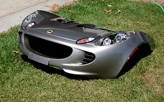 Lotus Elise clam on front lawn