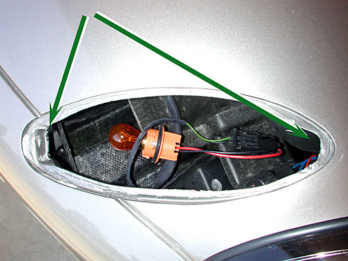 Lotus Elise indicator lens opening in clam