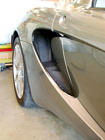 Lotus Elise side grille removed, no frame in opening